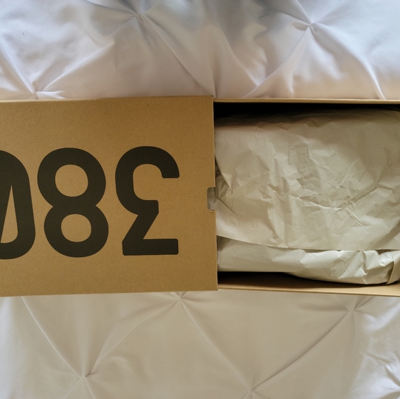 Yeezy Boost 380 - Picture 8 of 8